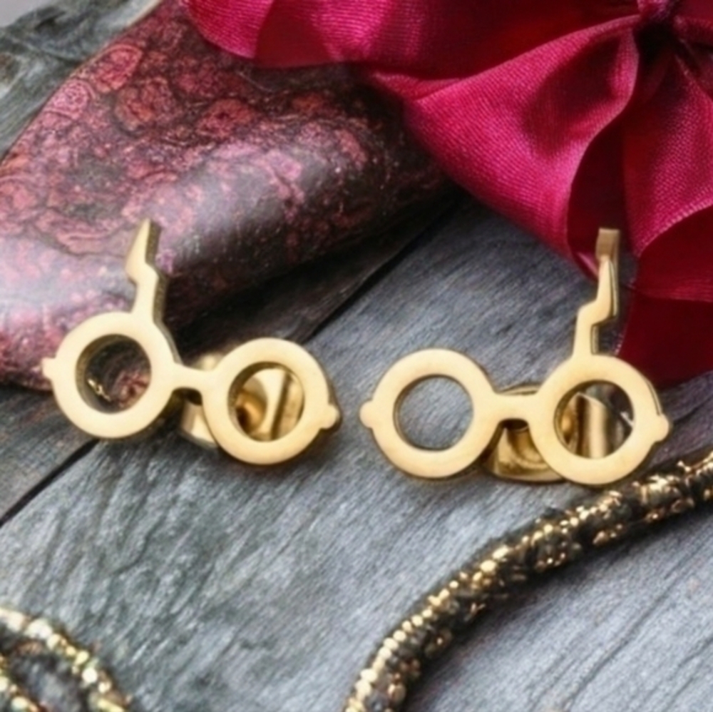 HARRY POTTER 18K GOLD PLATED WIZARD FANGIRL STUD EARRINGS 2